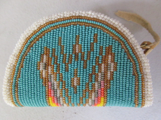 lot 432 image: HAND BEADED COIN PURSE