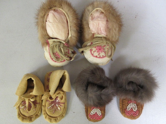 lot 436 image: BEAUTIFUL, ADORABLE, HAND BEADED BABY MOCCASINS
