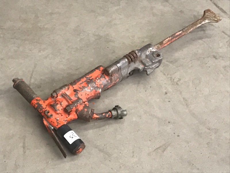 lot 35 image: Commercial 60# Jackhammer With Bit,...