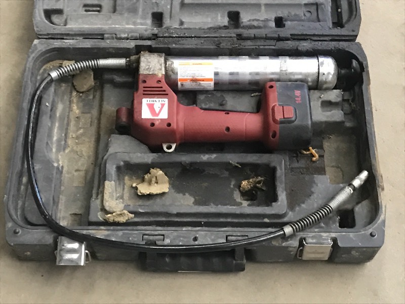 lot 39 image: Alemite 14.4Volt Cordless Grease Gu...