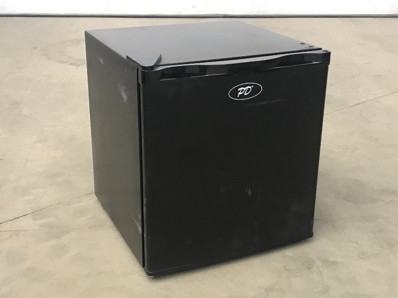 lot 43 image: Unused 1.6 Cubic Foot Mini Refriger...