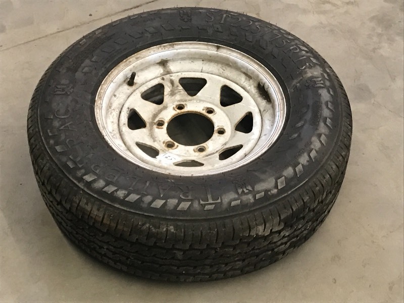lot 62 image: (1) ST2257515 Trailer Tire With 6...