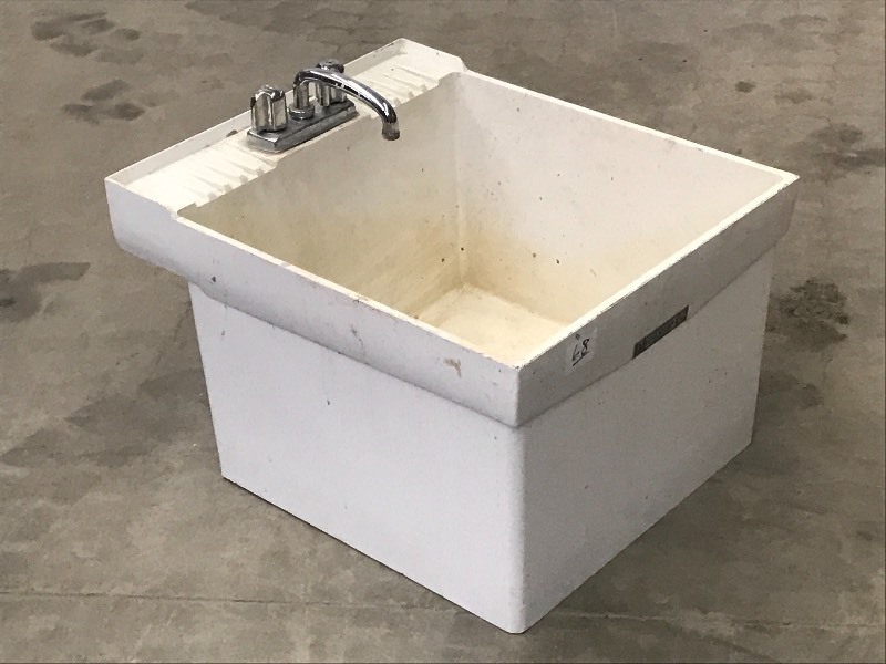 lot 68 image: Utilitub Model 18 Shop Sink ...