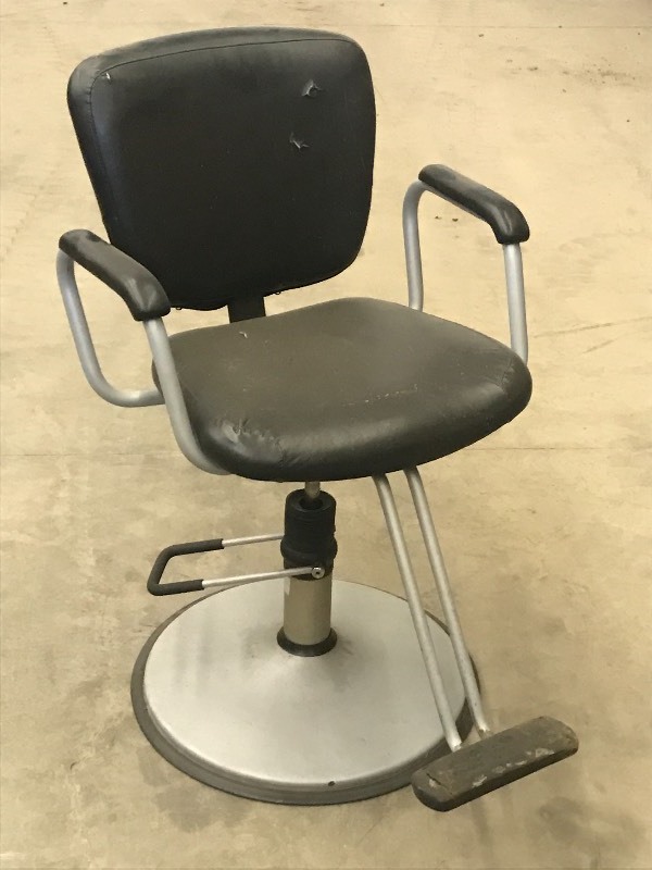 lot 75 image: Adjustable Swivel Salon Chair With ...