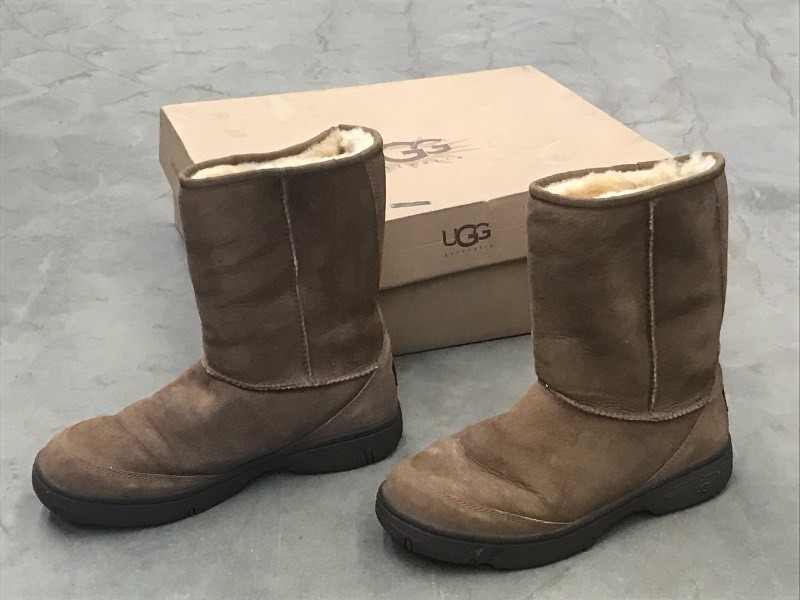 lot 111 image: New Pair Of Ugg Ultimate Short Wome...