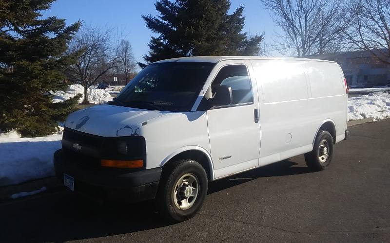 lot 2 image: 2006 Chevrolet Express 34-Ton 2500 6.0 Extended Cargo Van