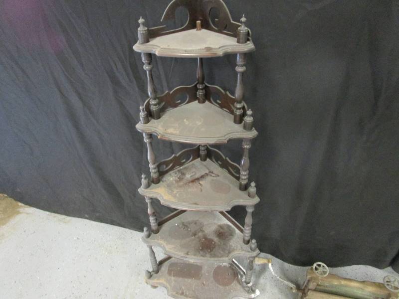 lot 42 image: Vintage Corner Shelf & Washtub Ringer