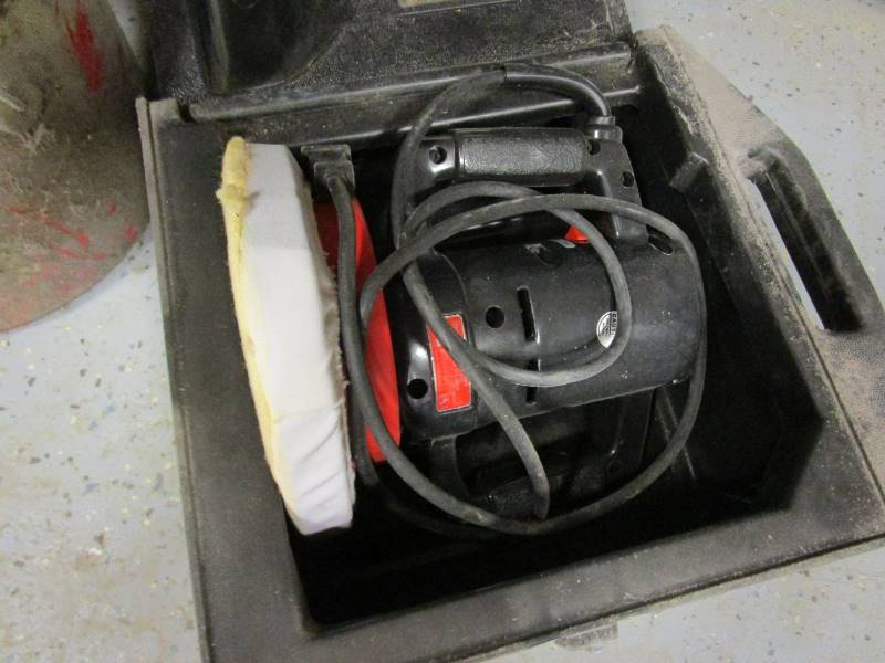lot 72 image: Shop Chair, Grease Bucket, Buffer