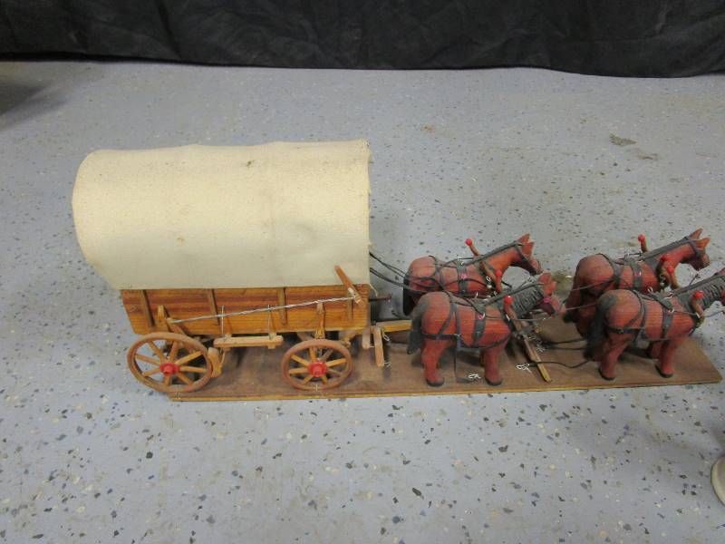 lot 99 image: Vintage Horse & Wagon Decor & JFK Cream Server
