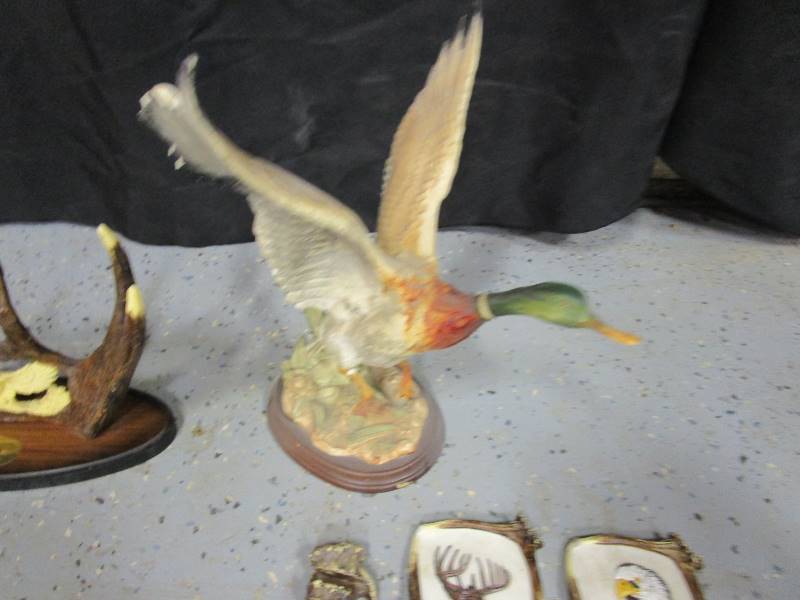 lot 111 image: Nature Decor,  Set of Coasters & Knife