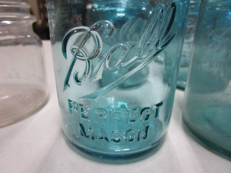 lot 114 image: (11) Vintage Pint Jars