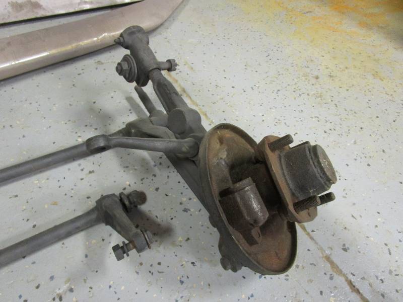 lot 9 image: Morris Minor 1000 Parts