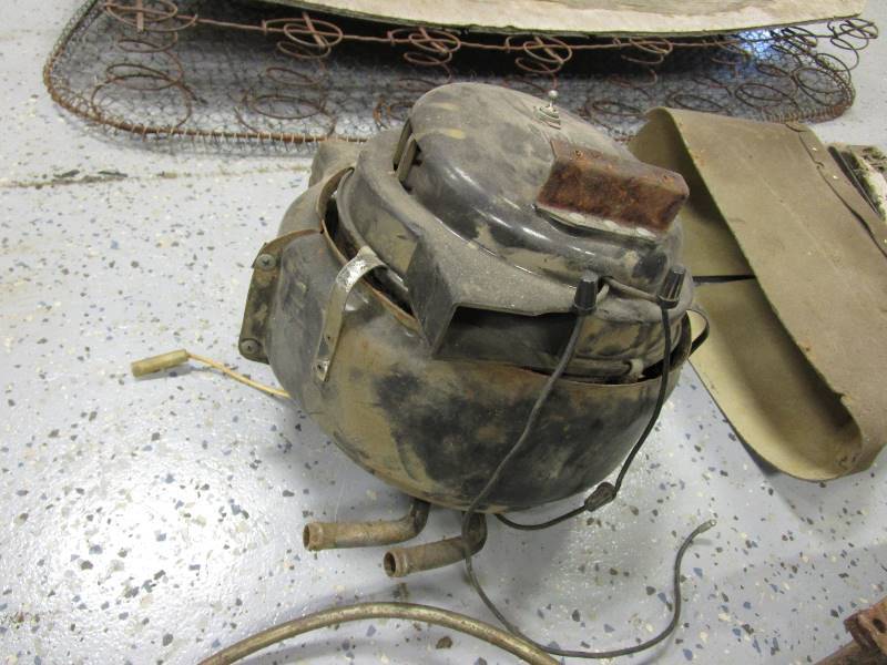 lot 7 image: Morris Minor 1000 Parts