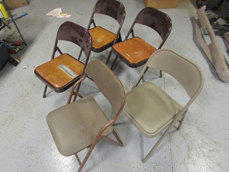 lot 121 image: (5) Folding Chairs