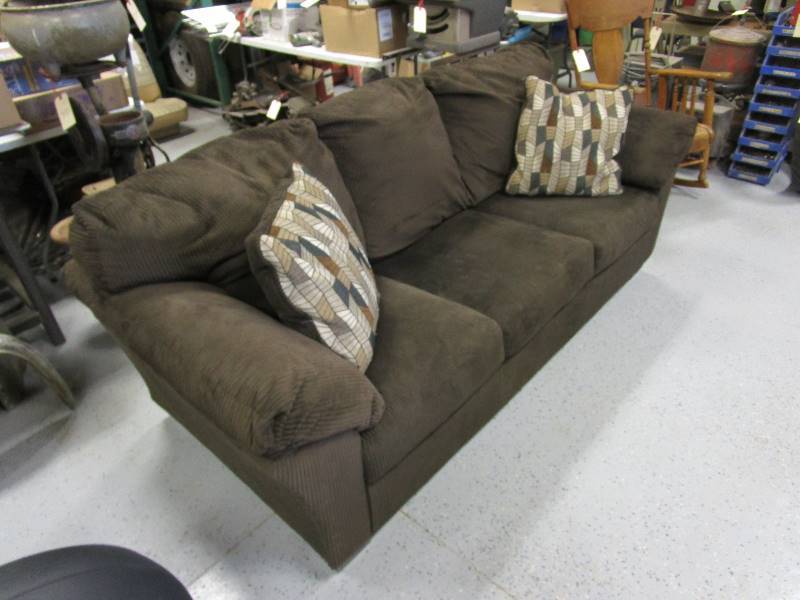 lot 24 image: Couch