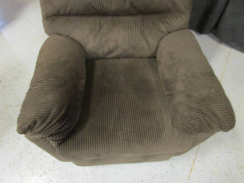 lot 25 image: Recliner