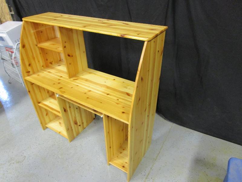 lot 44 image: Computer Desk