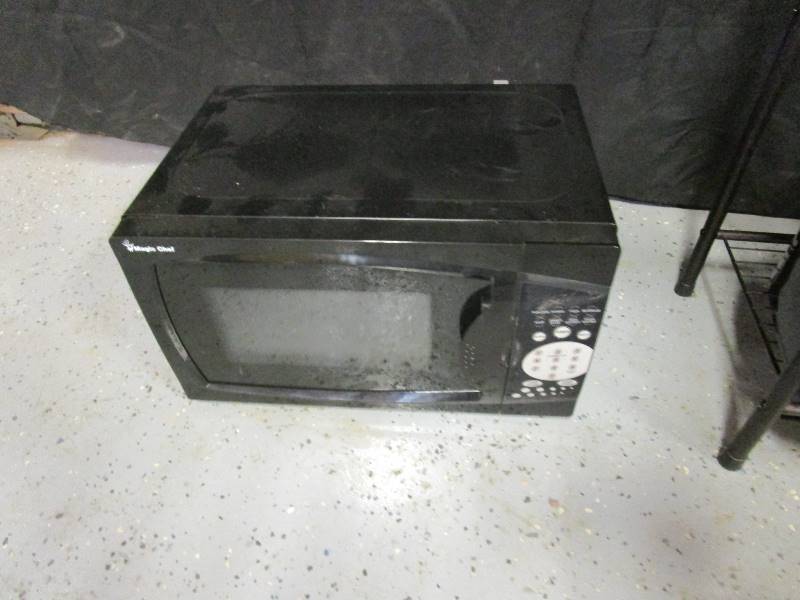 lot 86 image: Wire Rack, Microwave, Garbage Cans, Crock Pots