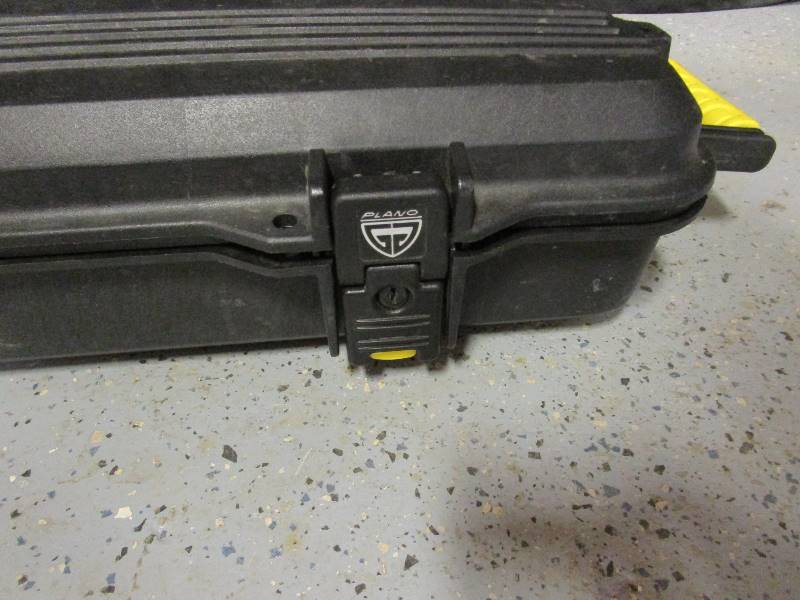 lot 128 image: Hard Plastic Gun Case wwheels