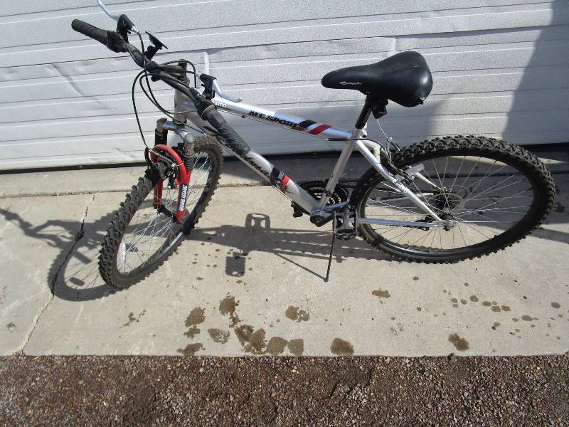lot 136 image: Roadmaster Mountain Bike
