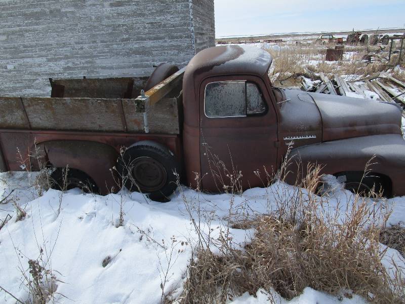 lot 10A image: 1952 International L-120 Pickup