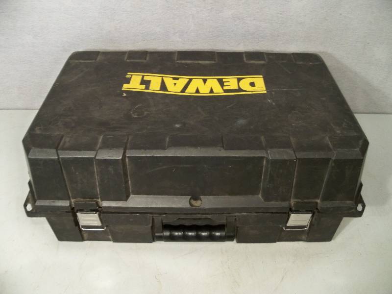 lot 1 image: Dewalt 18 Volt Tool Kit