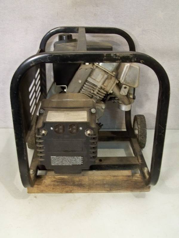 lot 2 image: Coleman 2400 Watt Generator