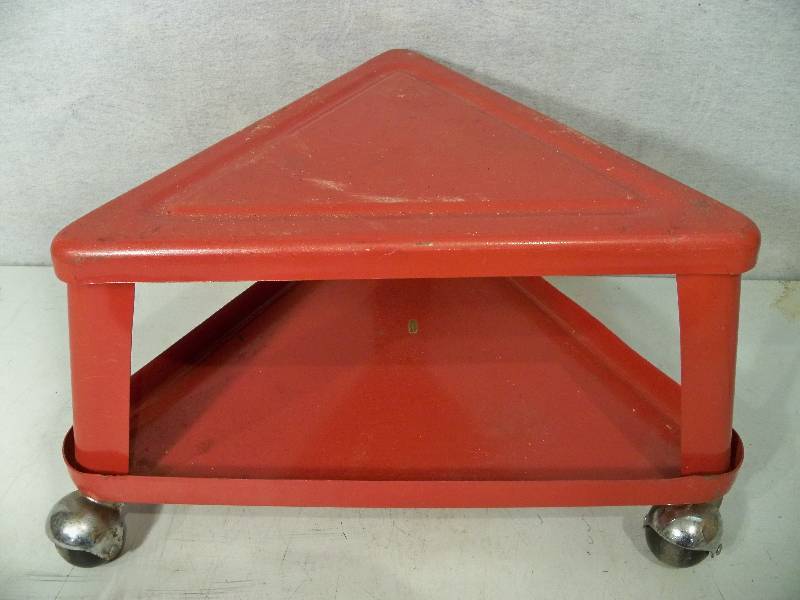 lot 7 image: Rolling Shop Stool
