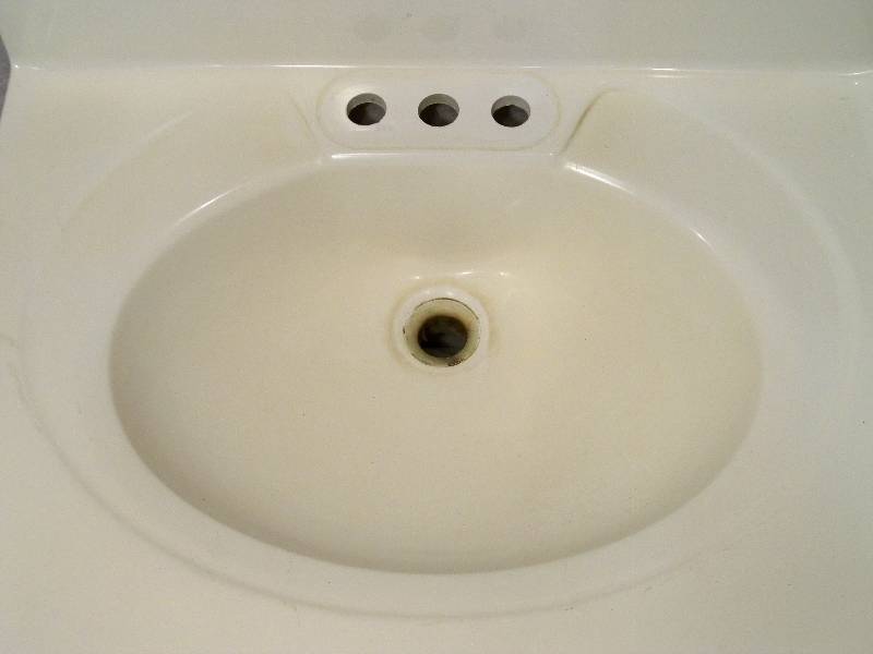 lot 14 image: Vanity Sink
