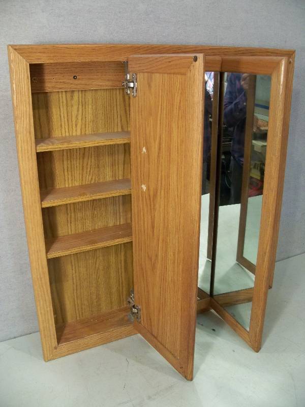 lot 15 image: Medicine Cabinet