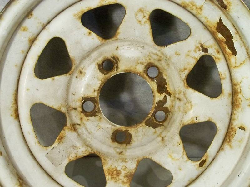 lot 17 image: 15 Trailer Rim