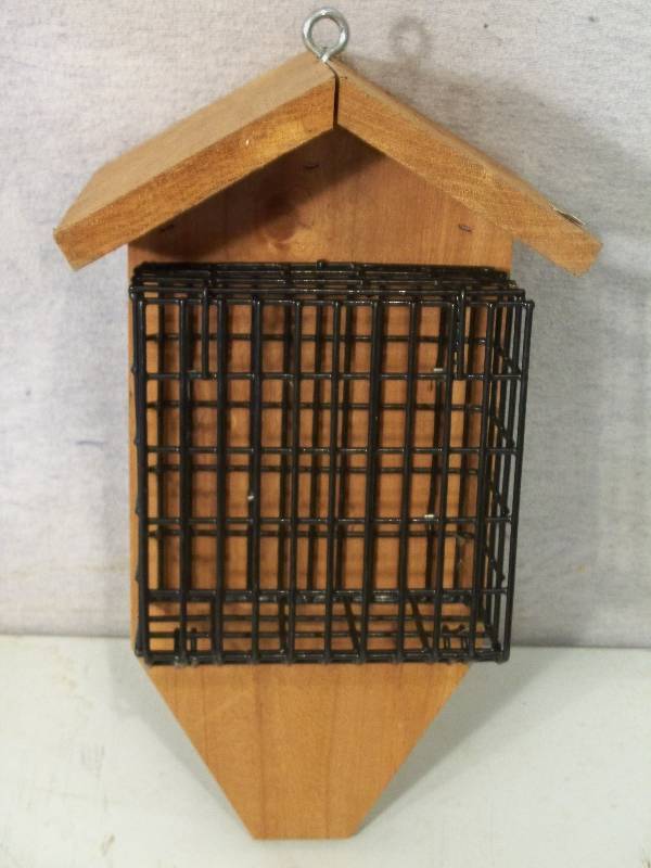 lot 18 image: Bird Feeders