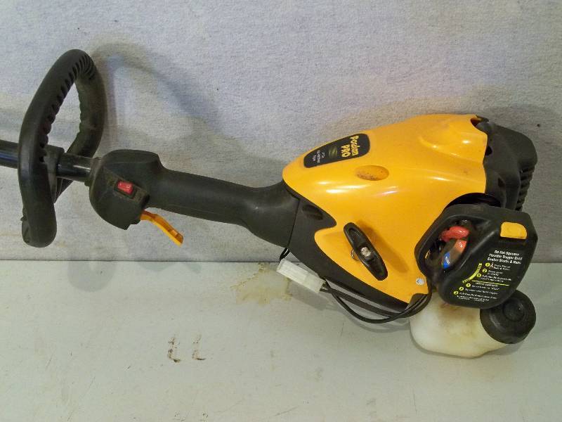 lot 25 image: Poulan Weed Trimmer