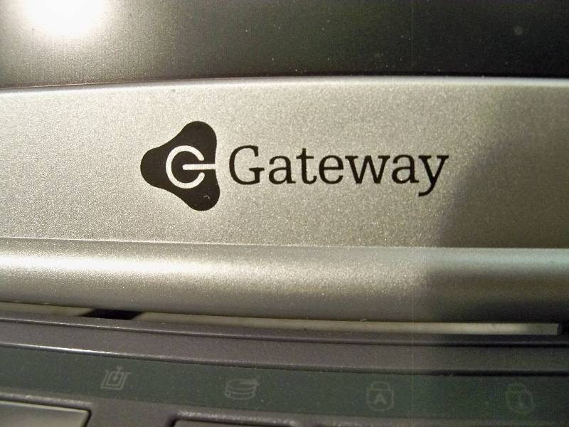 lot 28 image: Gateway Laptop