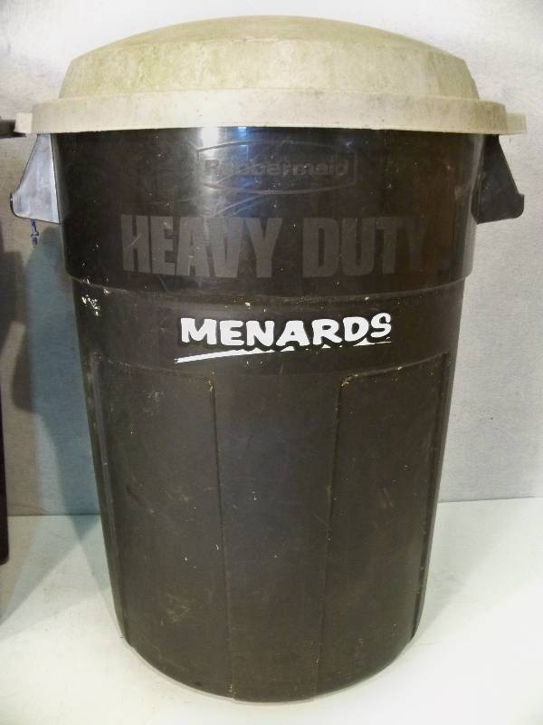 lot 31 image: Trash Cans