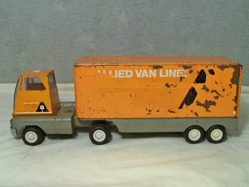 lot 37 image: Tonka Allied Tractor & Van Trailer