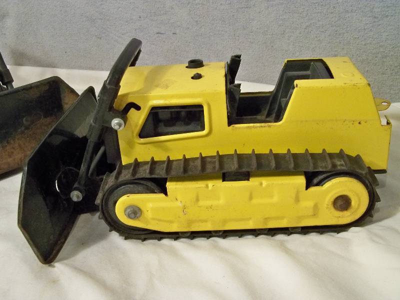 lot 40 image: Tonka Bulldozers