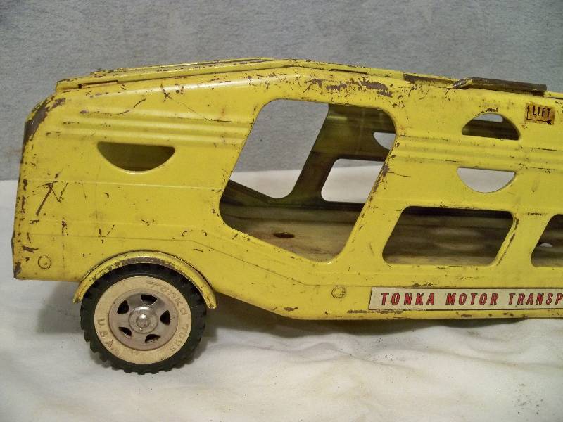 lot 41 image: Tonka Motor Transport Trailer