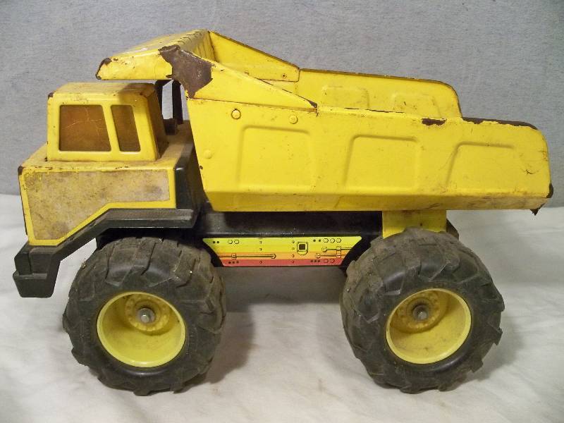 lot 43 image: Tonka Dump Truck & Tractor