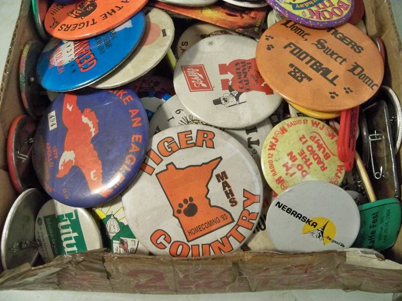 lot 51 image: Collectible Pins