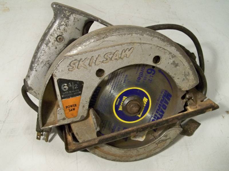 lot 59 image: Skillsaw & Drill