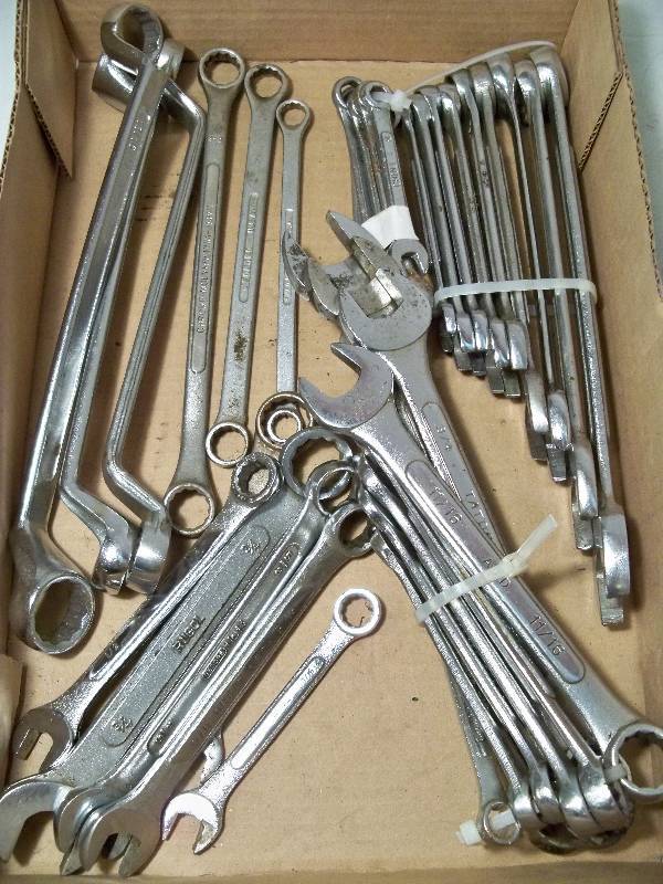 lot 68 image: Lot of Wrenches