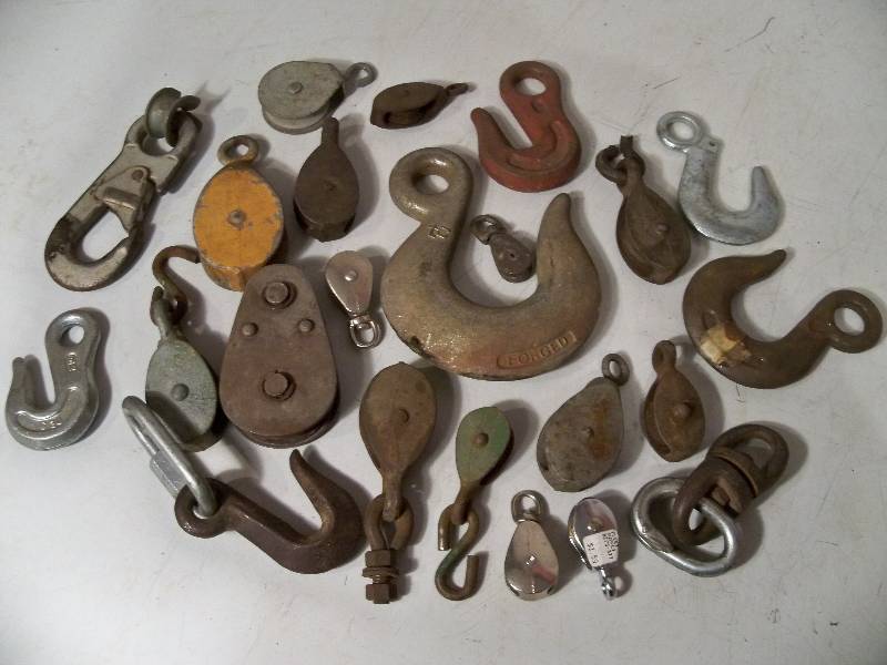 lot 90 image: Hooks & Pulleys