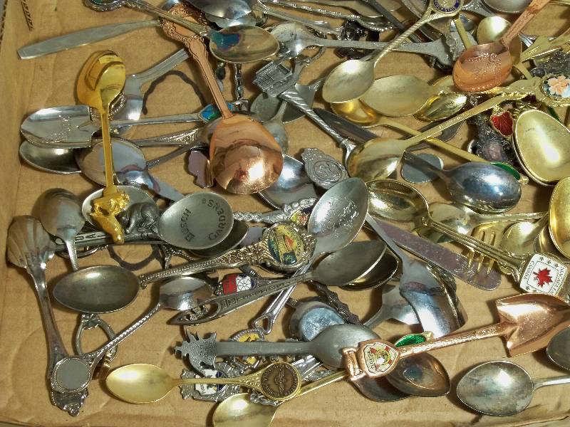 lot 49 image: Collectible Spoons