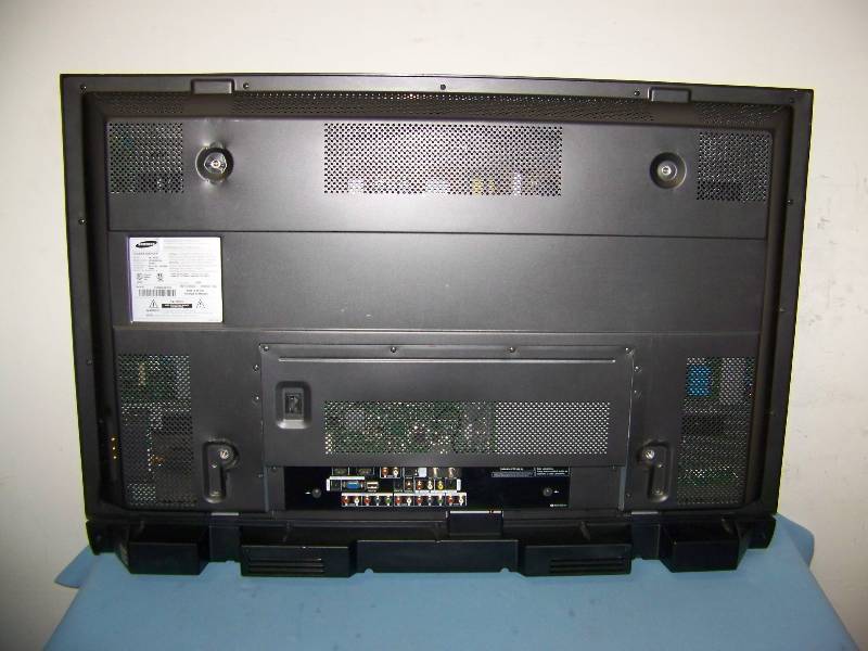 lot 3 image: Samsung HP-S4233 42 High Definition HD Plasma Widescreen Flatscreen Television