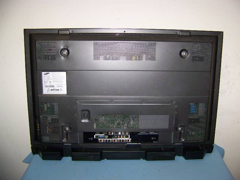 lot 16 image: Samsung HP-S4233 42 High Definition HD Plasma Widescreen Flatscreen Television