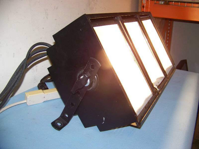 lot 22 image: Ground Row Stage Studio CYC Multi-Lamp Luminaire Light System