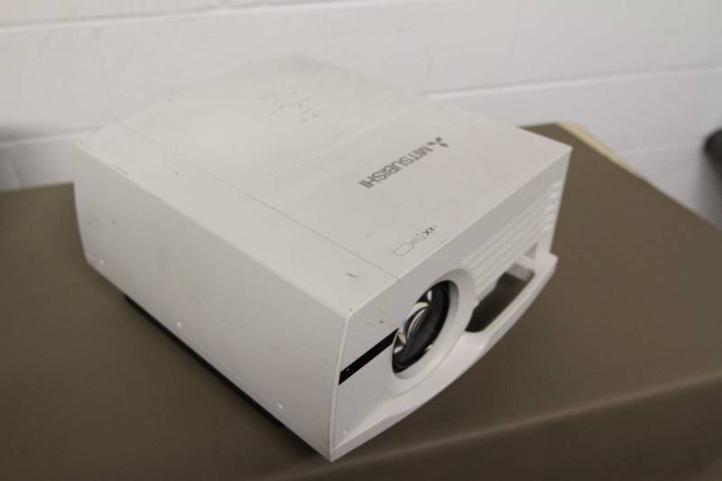 lot 36 image: Mitsubishi 5000 Lumen 169 1080p HD Home Theater Widescreen LCD Projector