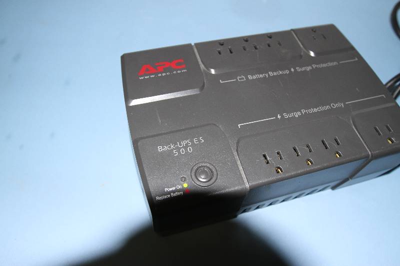 lot 72 image: APC, Back-UPS ES, Battery Back-Up plus Surge Protection, Outlet Box