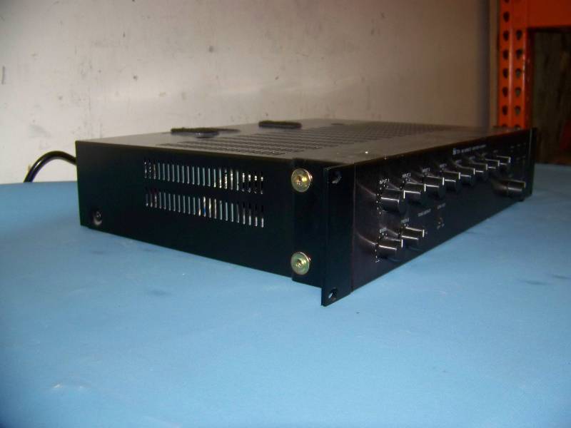 lot 89 image: TOA, 900 Series II, 8 Channel Mixer  Power Amplifier  Amp with (3) Rear Modules